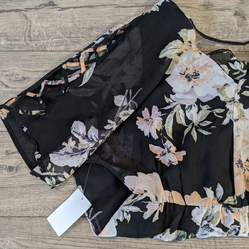 NWT Bailey Blue 3/4 Sleeve Floral Romper